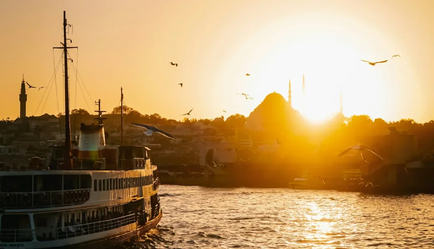 Sunset Bosphorus Cruise Istanbul - Unvergessliche Golden Horn & Bosphorus Sunset Tour 2 Sunset Bosphorus Cruise Istanbul – Unforgettable Golden Horn & Bosphorus Sunset Tour
